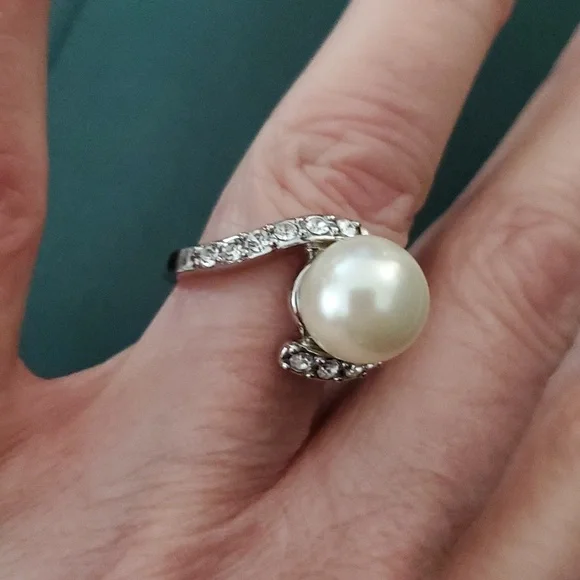 Pearl & Rhinestone Ring - Picture 4 of 4